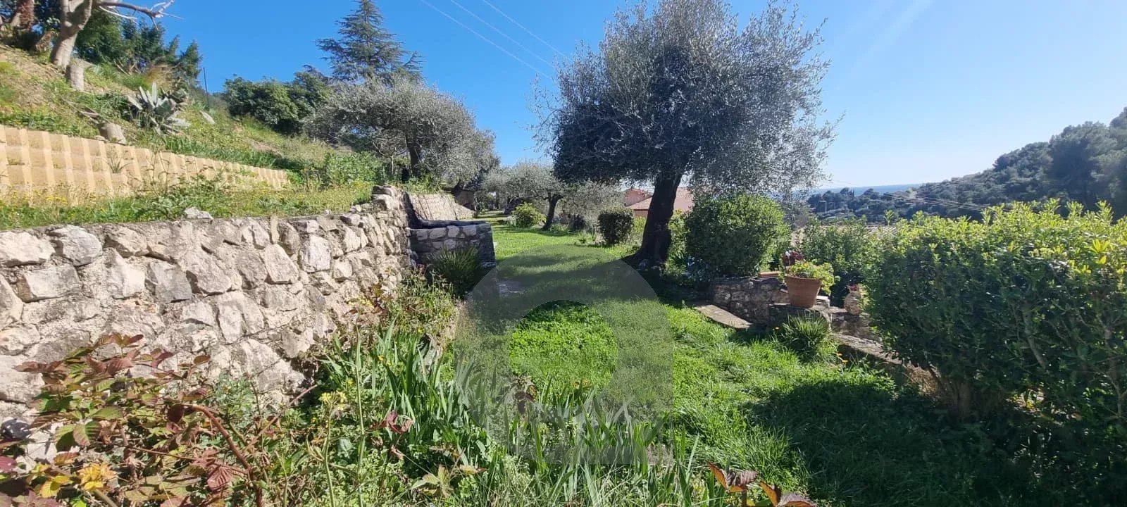 Propriété CASTELLAR villa 188 m² bassin terrain vue mer