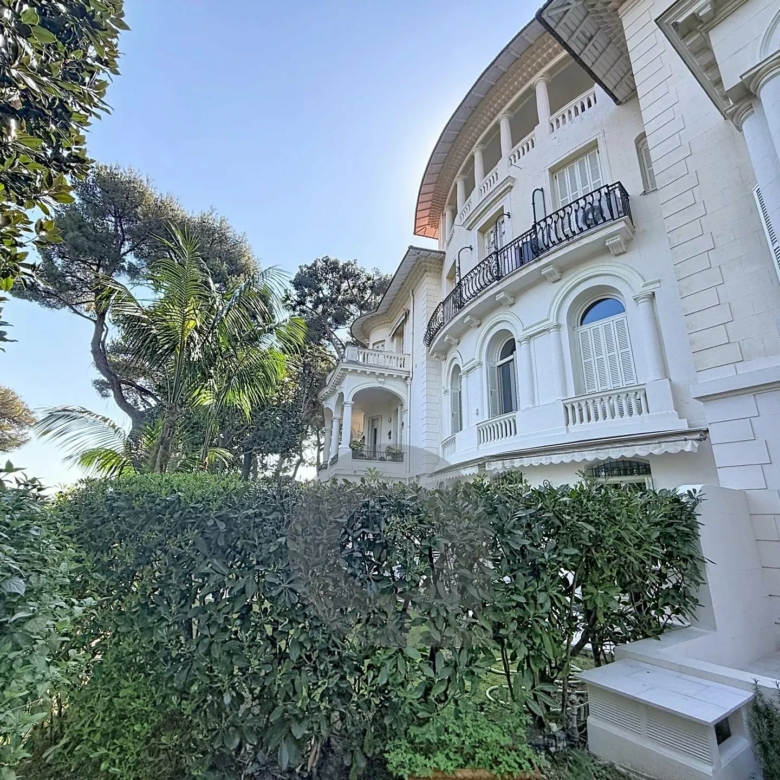 RCM Secteur Cap Martin – Résidence de Prestige – Magnifique 2 pièces en rez-de-jardin