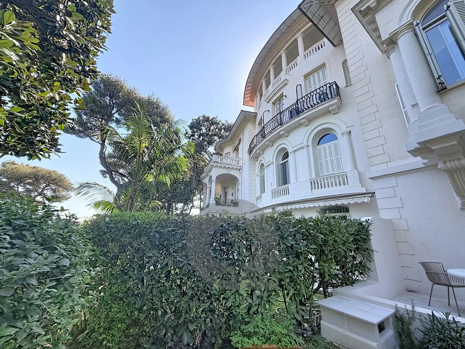 RCM Secteur Cap Martin – Résidence de Prestige – Magnifique 2 pièces en rez-de-jardin