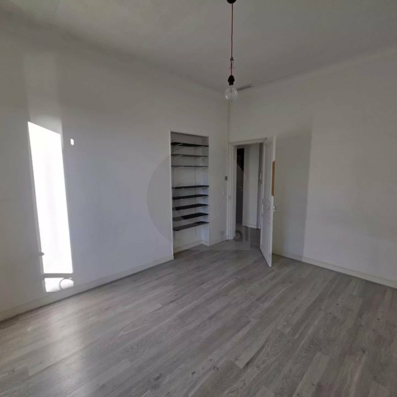 GRAND APPARTEMENT DE CINQ PIECES MENTON PROCHE CENTRE VILLE