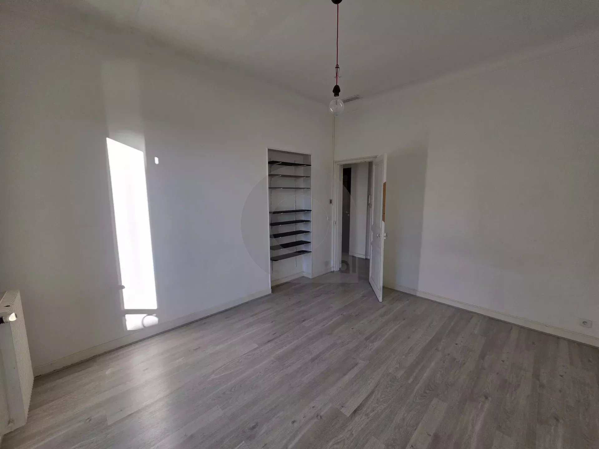 GRAND APPARTEMENT DE CINQ PIECES MENTON PROCHE CENTRE VILLE