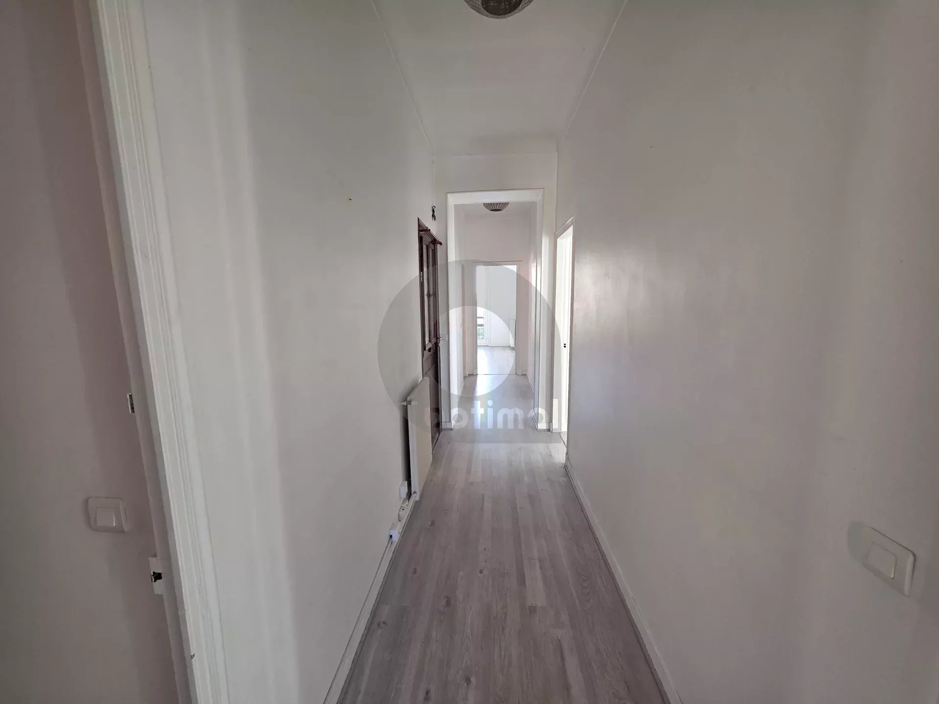 GRAND APPARTEMENT DE CINQ PIECES MENTON PROCHE CENTRE VILLE