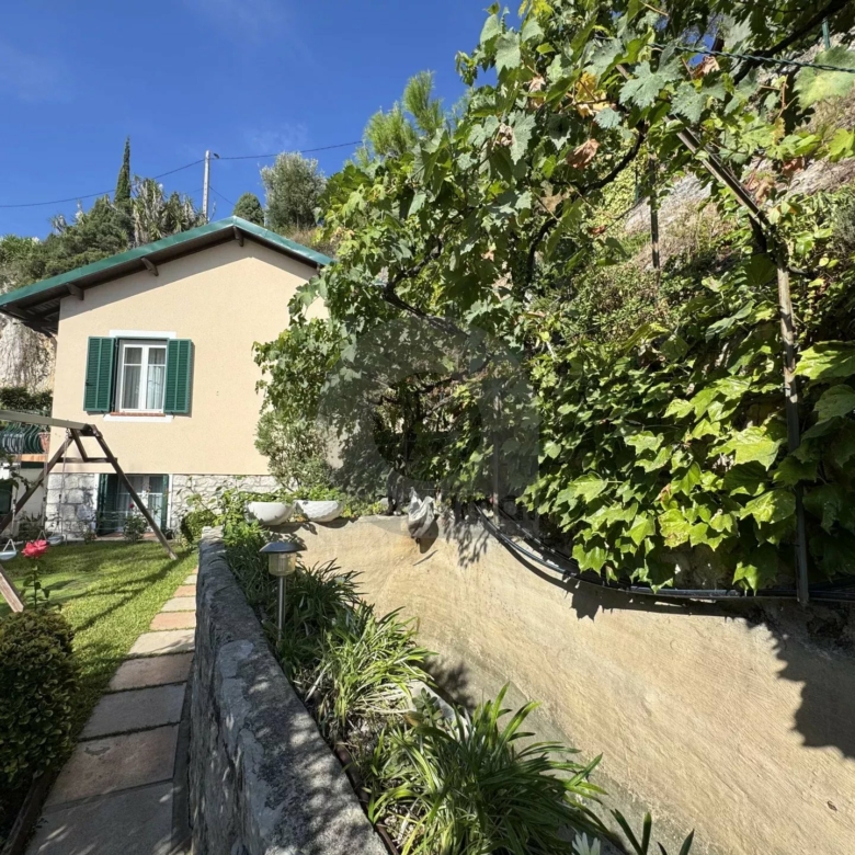VILLA ROQUEBRUNE VUE MER EXCELLENT ÉTAT TERRASSE JARDIN GARAGE