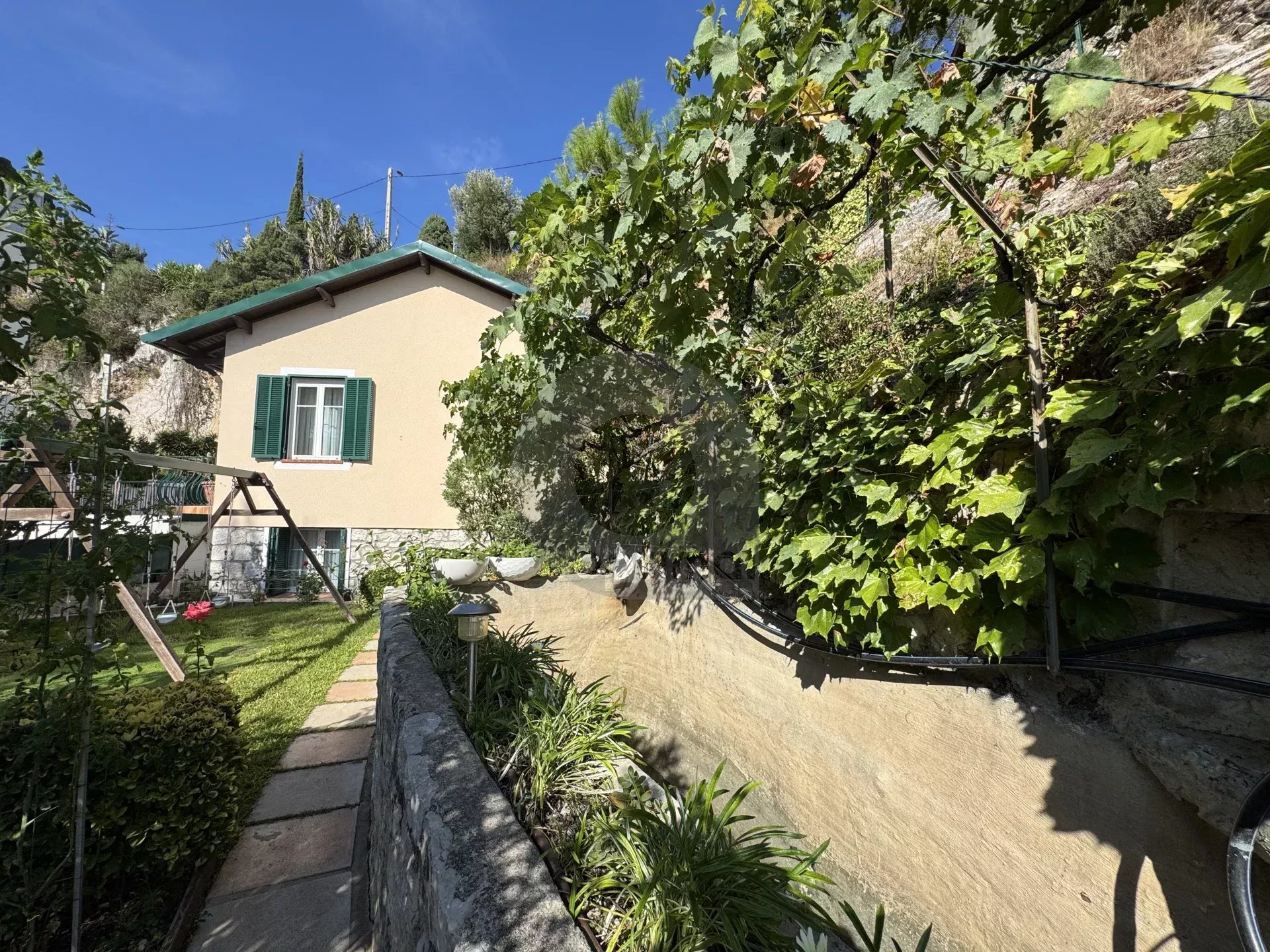 VILLA ROQUEBRUNE VUE MER EXCELLENT ÉTAT TERRASSE JARDIN GARAGE