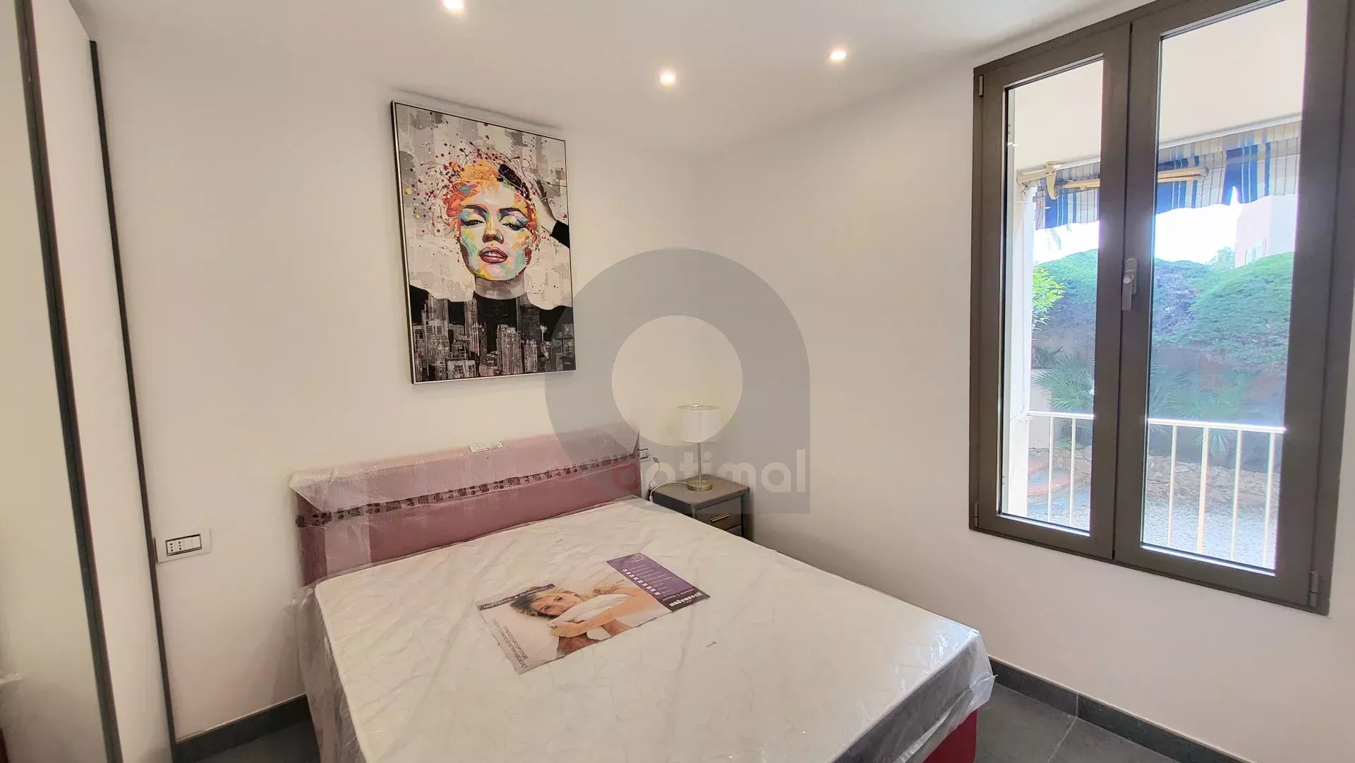 Roquebrune Cap Martin  – Coquet deux pièces avec terrasse à 100 mt des plages