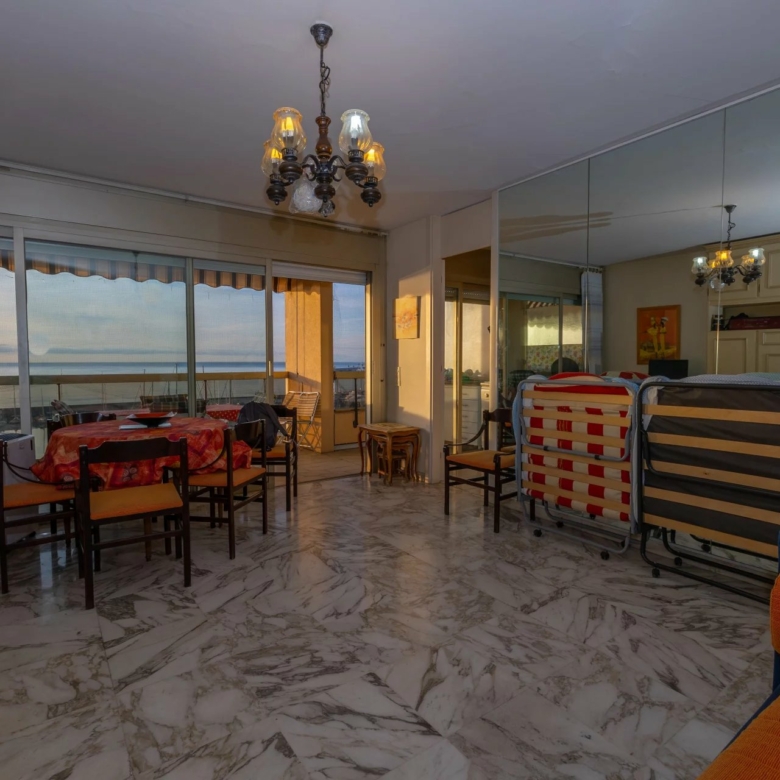 Appartement à vendre à Menton vue panoramique Mer et Vieille Ville
