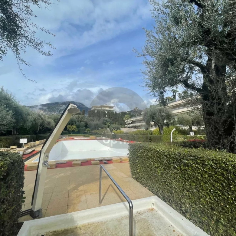 RCM PLATEAU DU CAP : A LOUER STUDIO MEUBLE – TERRASSE – GARAGE – CAVE