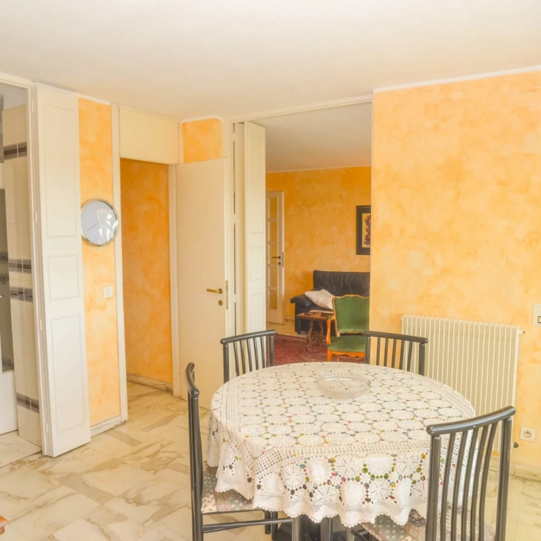 Menton – appartement trois pièces front de mer à Garavan