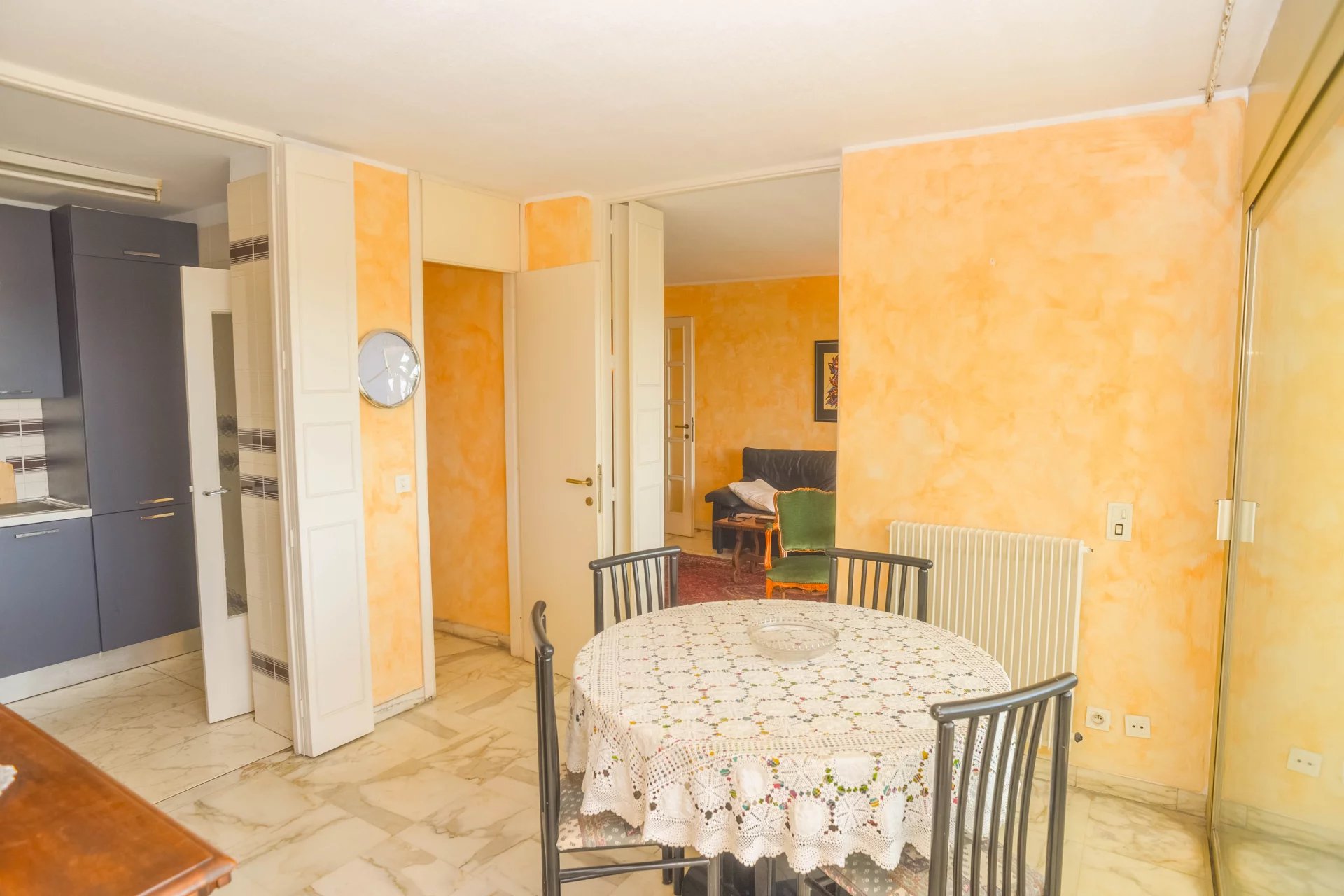 Menton – appartement trois pièces front de mer à Garavan