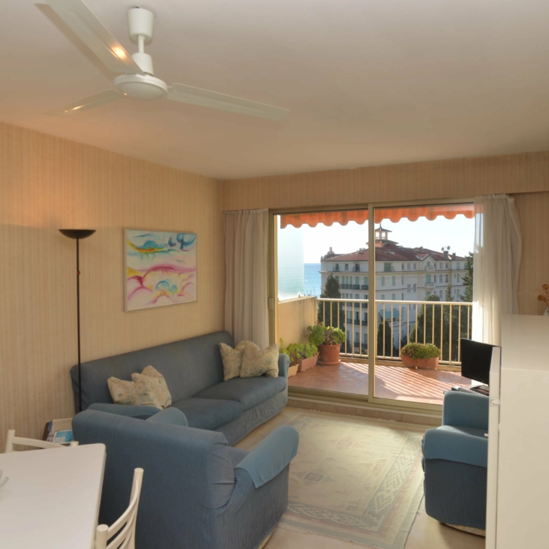 MENTON GARAVAN – 3 pièces dernier étage avec terrasse vue mer cave et garage