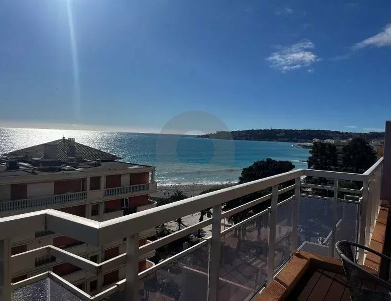 RARE – DERNIER ETAGE
