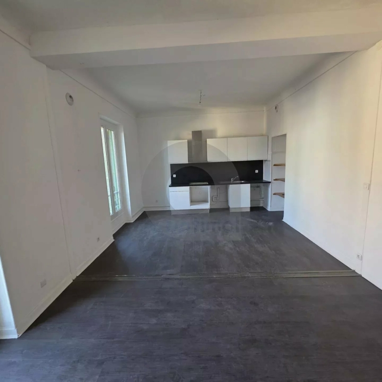 APPARTEMENT TROIS PIECES TERRASSE MENTON PROCHE CENTRE