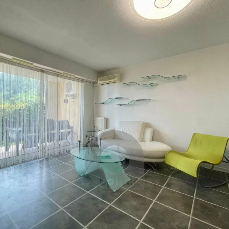 Proche Eze VIllage, 3 p en RDJ, terrasse/jardin garage