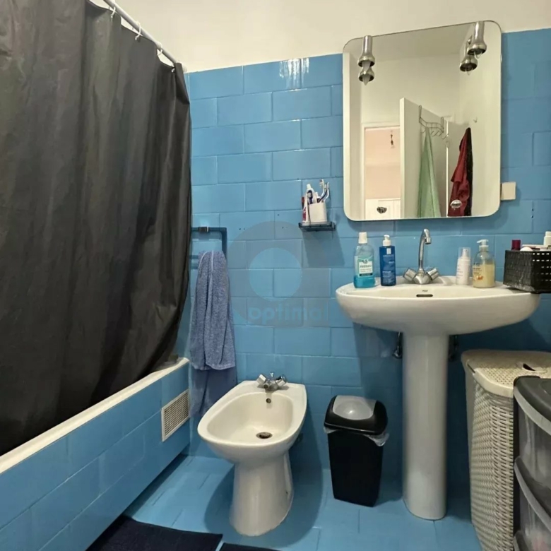 MENTON GARE ROUTIERE: SPACIEUX DEUX PIECES ETAGE ELEVE + CAVE