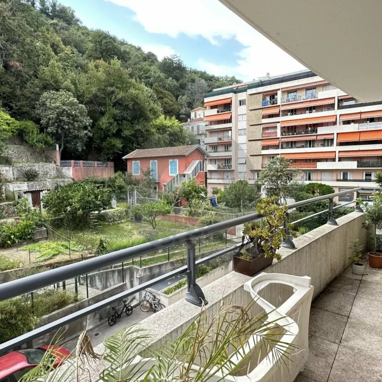 MENTON BORRIGO: AGREABLE STUDIO AVEC BALCON