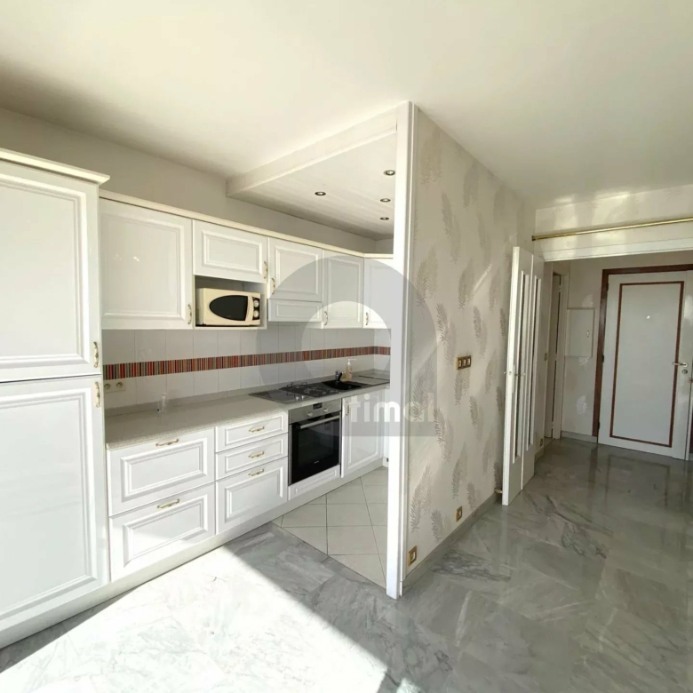 FRONT DE MER 2P 43M2 AVEC TERRASSE 12M2 CAVE