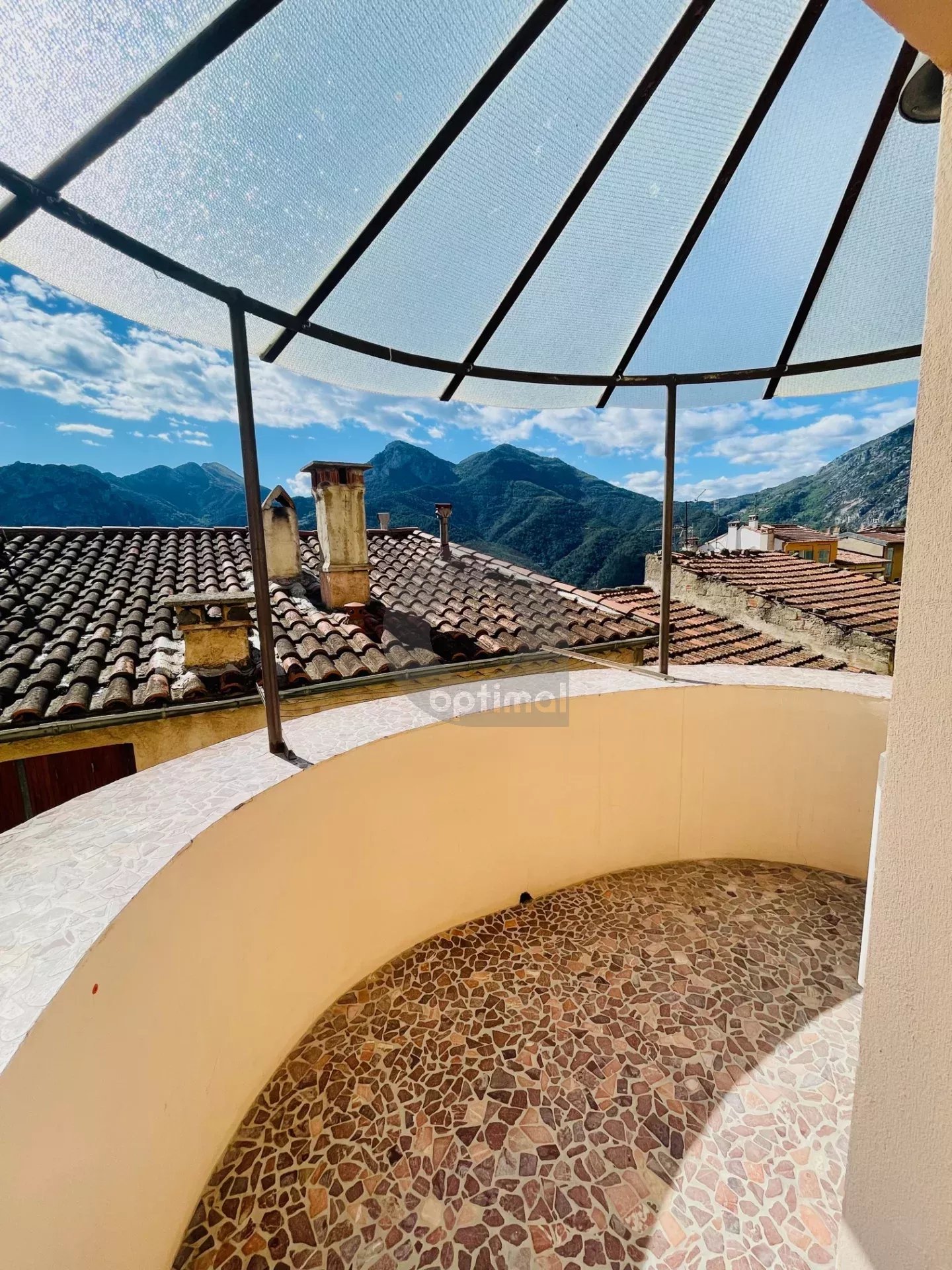 3 pièces en excellent état avec terrasse