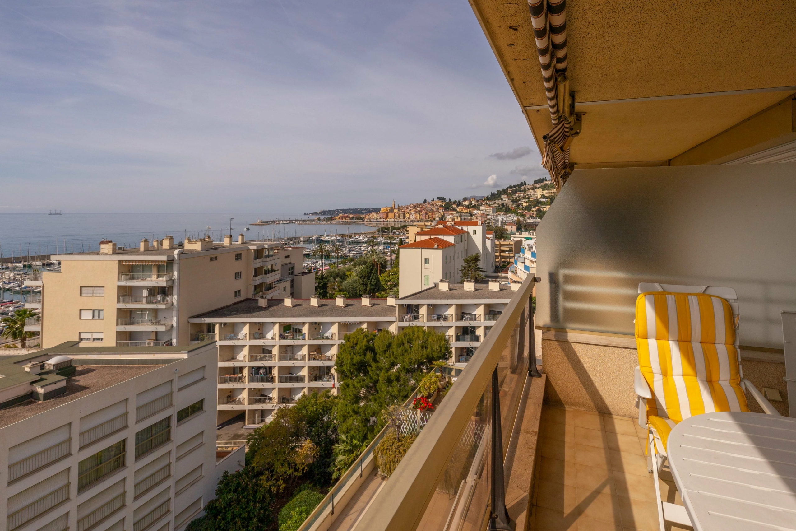 MENTON GARAVAN – APPARTEMENT 3 PIECES BORD DE MER, VUE MER
