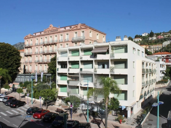 plein centre ville de Menton appartement 3 pièces