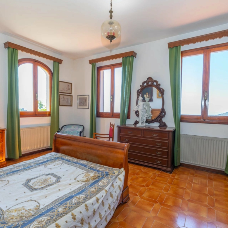 Charmante villa à San Lorenzo avec vue panoramique sur la mer et les montagnes