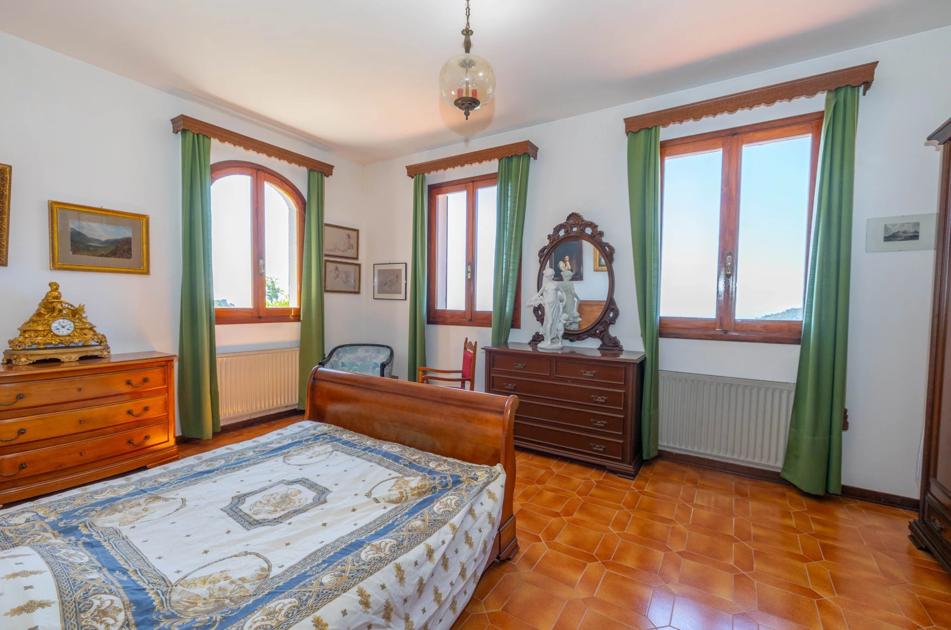 Charmante villa à San Lorenzo avec vue panoramique sur la mer et les montagnes