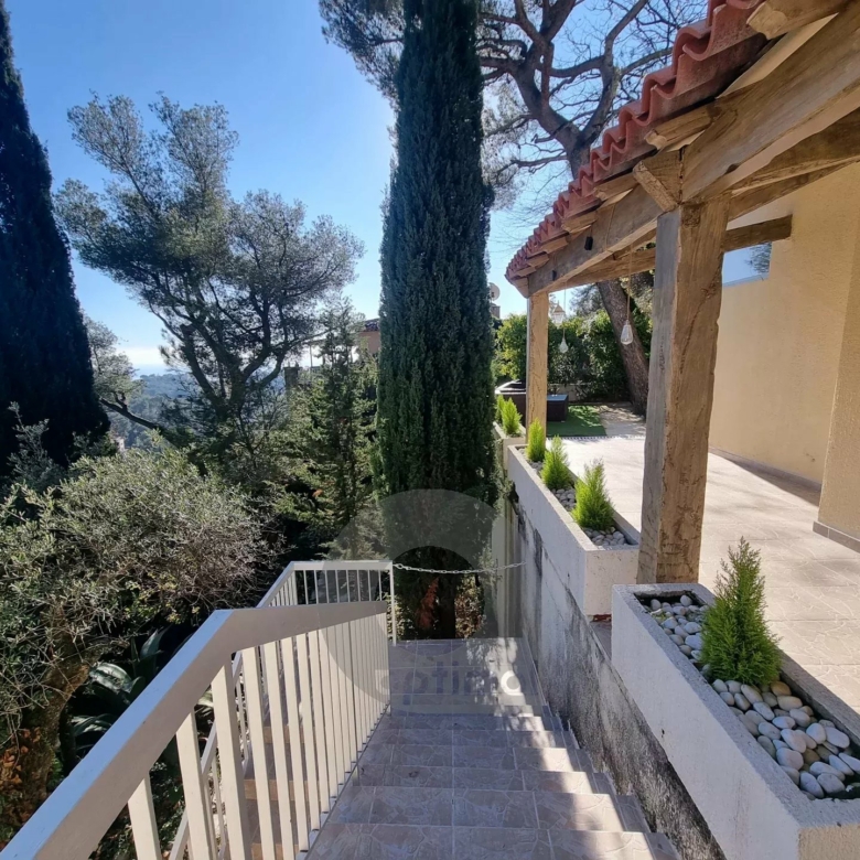 CASTELLAR – villa à 250 mètres de Menton