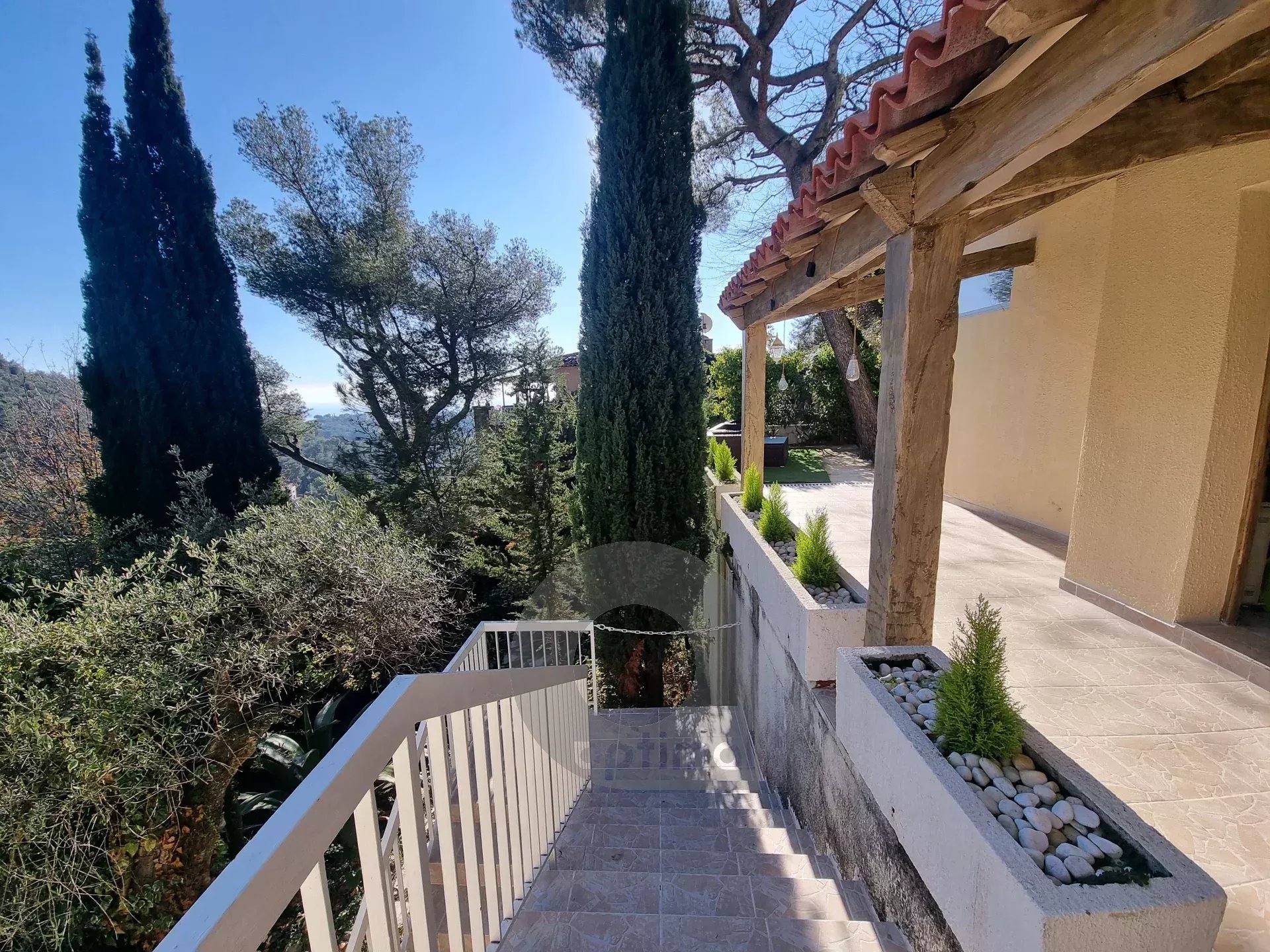 CASTELLAR – villa à 250 mètres de Menton
