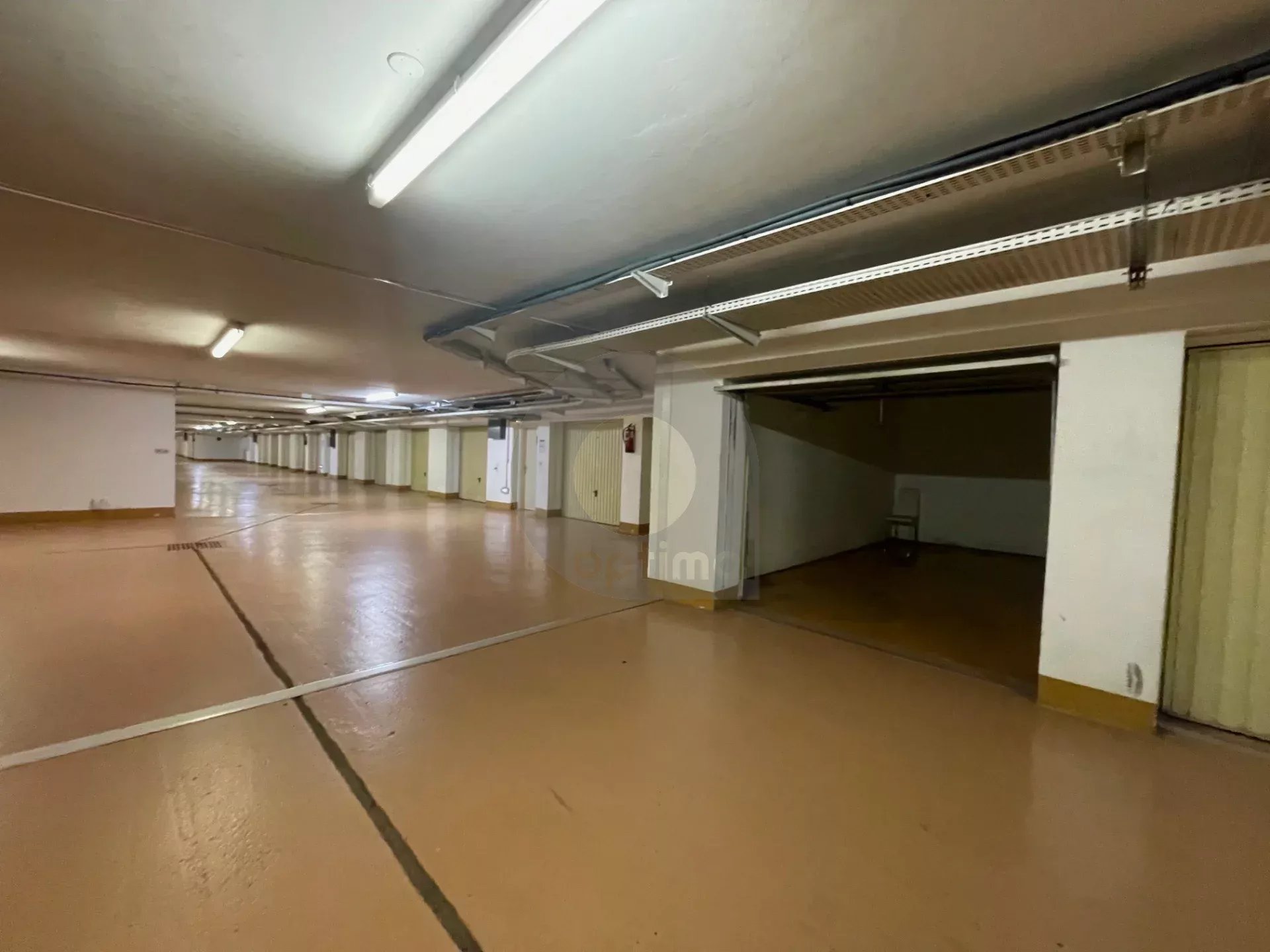 RCM PLATEAU DU CAP : A LOUER STUDIO MEUBLE – TERRASSE – GARAGE – CAVE