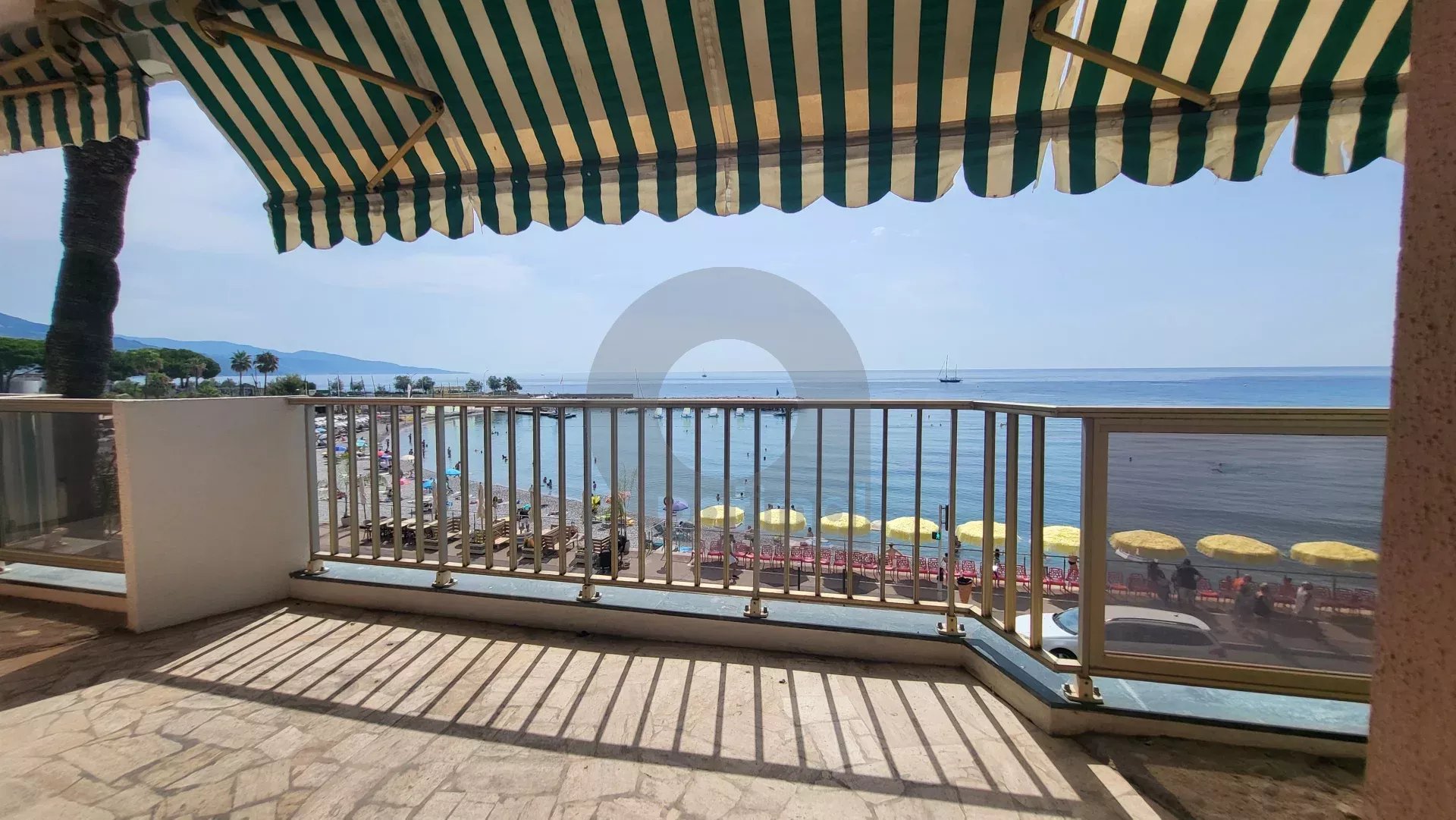 FRONT DE MER 2P 43M2 AVEC TERRASSE 12M2 CAVE