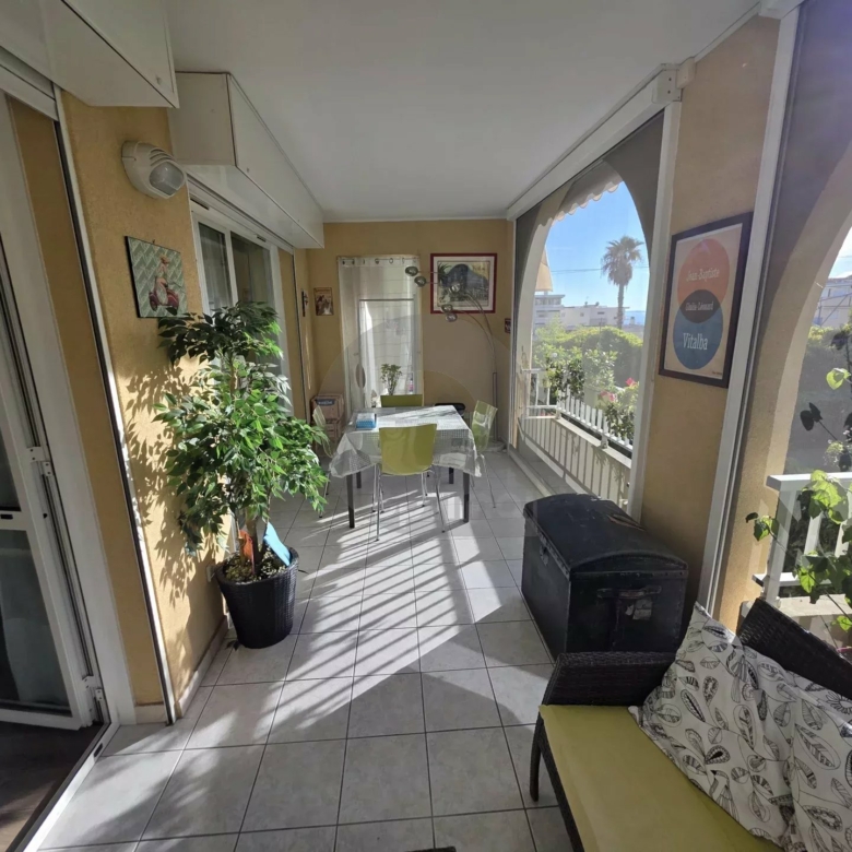 BEAU QUATRE PIECES TERRASSE DOUBLE GARAGE MENTON GARAVAN