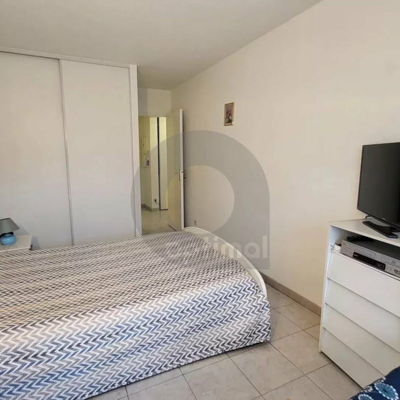 Menton Bas-Borrigo  –  grand 2 Pièces avec terrasse, garage et cave.