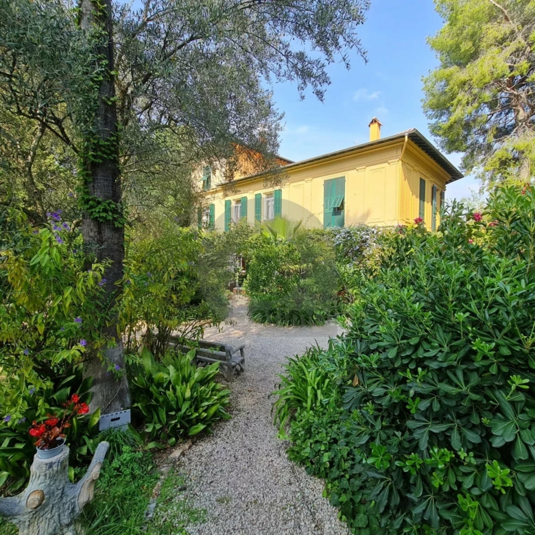 GRANDE VILLA ROQUEBRUNE CAP MARTIN PISCINE POOL HOUSE