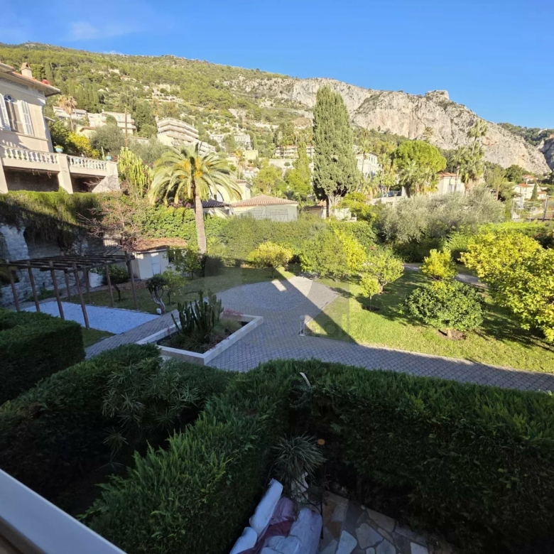 BEAU QUATRE PIECES TERRASSE DOUBLE GARAGE MENTON GARAVAN