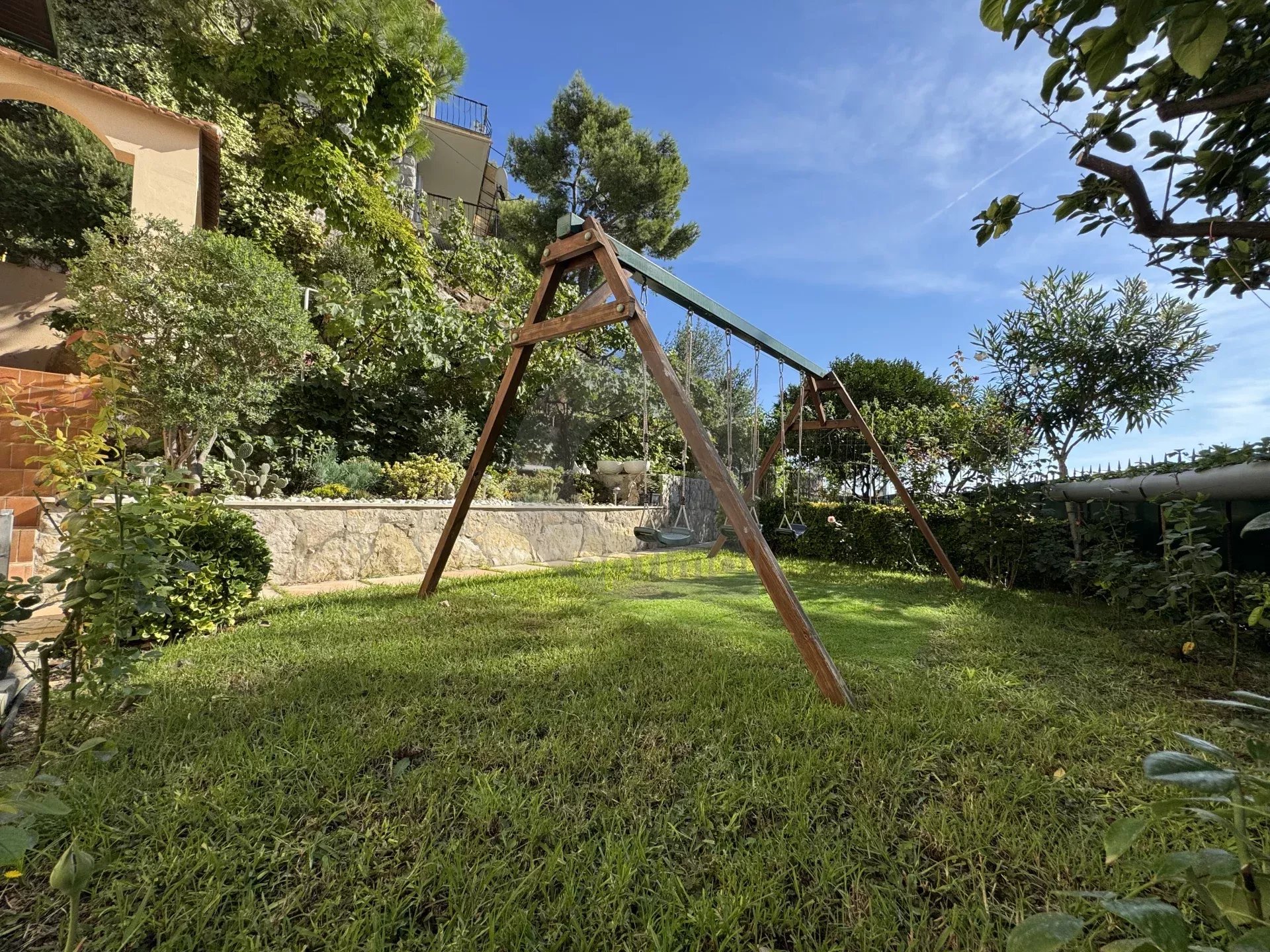 VILLA ROQUEBRUNE VUE MER EXCELLENT ÉTAT TERRASSE JARDIN GARAGE