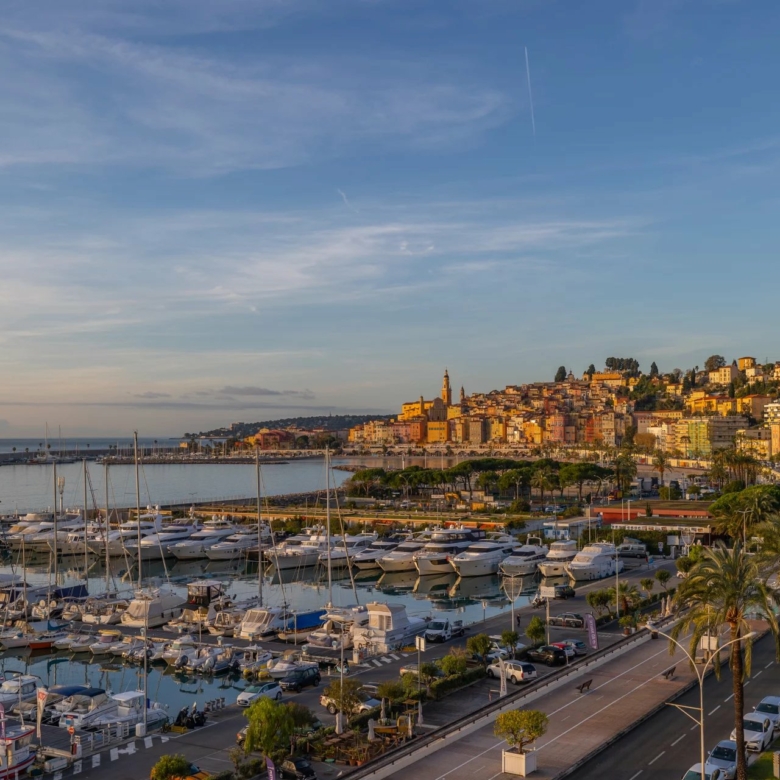 Appartement à vendre à Menton vue panoramique Mer et Vieille Ville