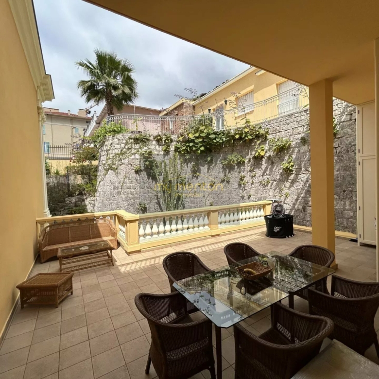 Menton Garavan – Luxueux 3 pièces avec vastes terrasses, vue mer panoramique