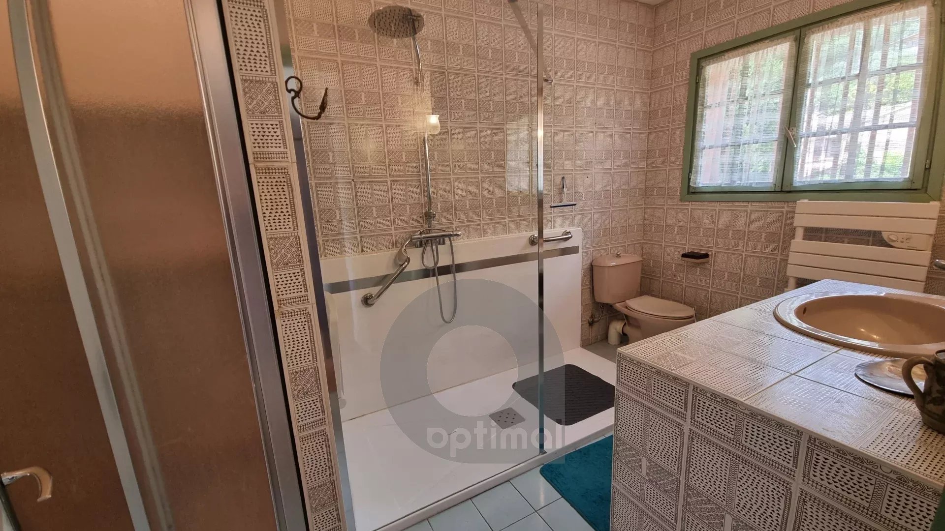 Propriété CASTELLAR villa 188 m² bassin terrain vue mer