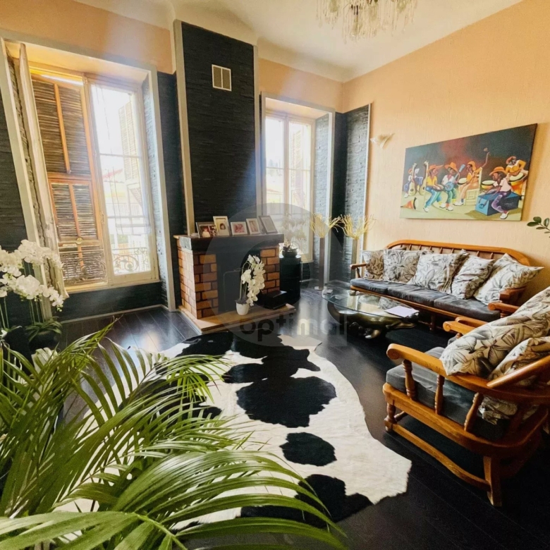 SUPERBE APPARTEMENT DE 5 PIECES – centre ville