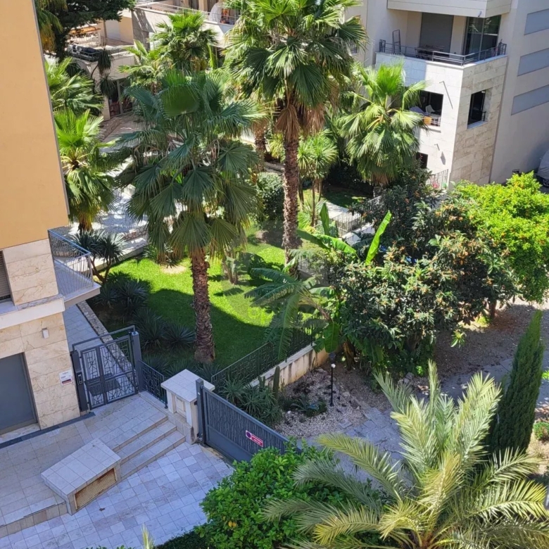 Menton Jardin Bioves – dernier étage –  Appartement triple exposition