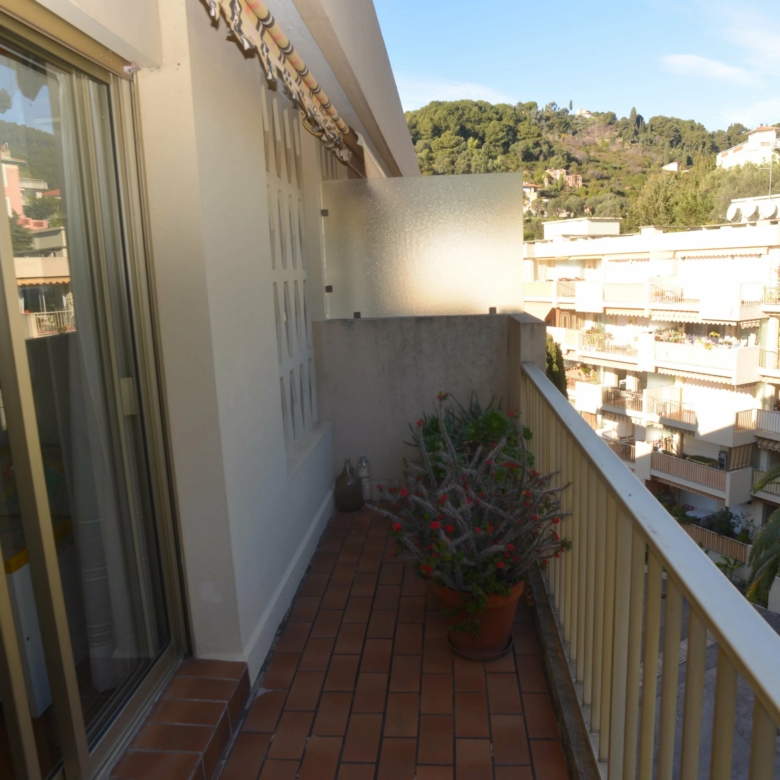 MENTON GARAVAN – 3 pièces dernier étage avec terrasse vue mer cave et garage