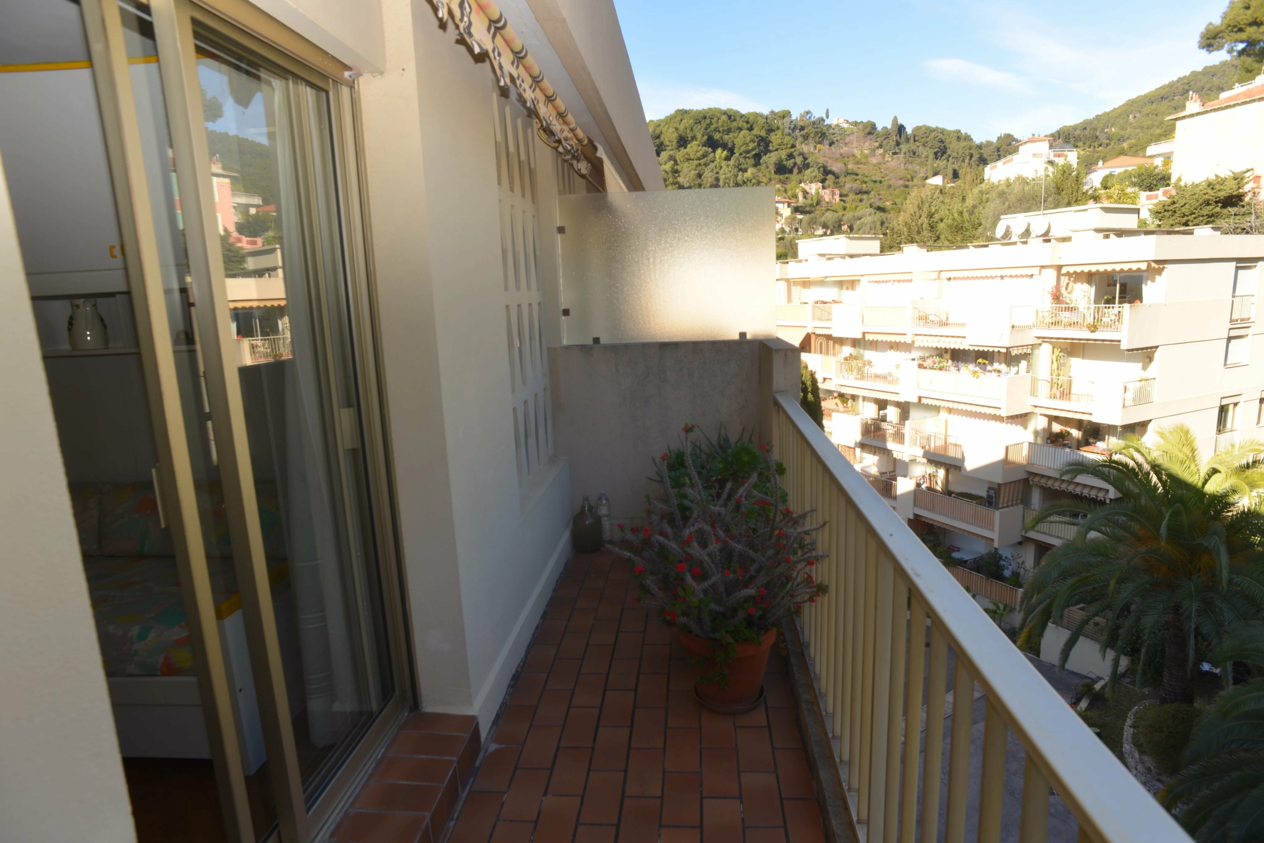 MENTON GARAVAN – 3 pièces dernier étage avec terrasse vue mer cave et garage
