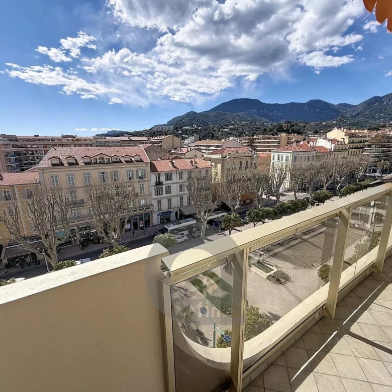Menton Centre – Etage Elevé – Beau Studio avec Terrasse