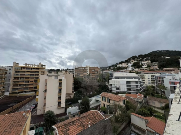 ROQUEBRUNE 3 PIÈCES DERNIER ÉTAGE 30M2 DE TERRASSE PARKING