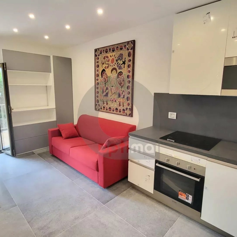 Roquebrune Cap Martin  – Coquet deux pièces avec terrasse à 100 mt des plages