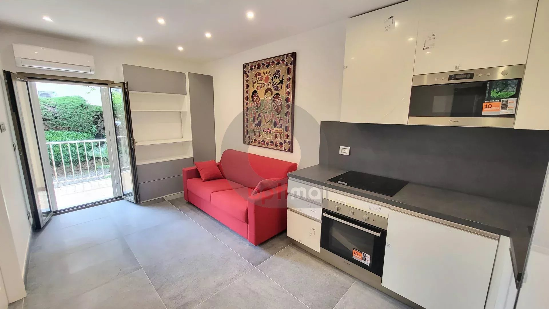 Roquebrune Cap Martin  – Coquet deux pièces avec terrasse à 100 mt des plages