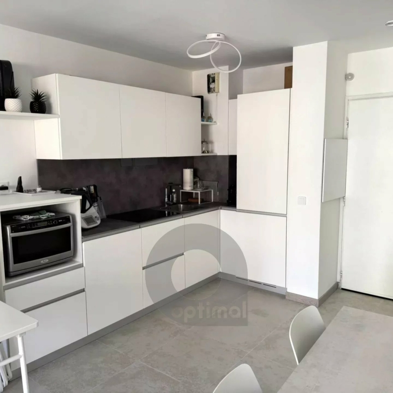 Menton centre, bord de mer, agreable 2 p avec terrasse