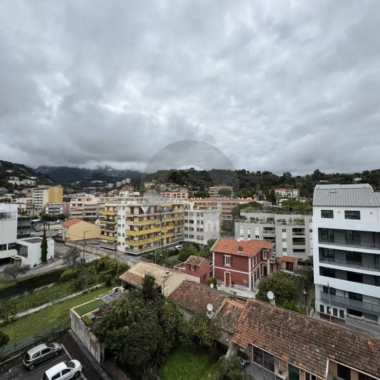 ROQUEBRUNE 3 PIÈCES DERNIER ÉTAGE 30M2 DE TERRASSE PARKING