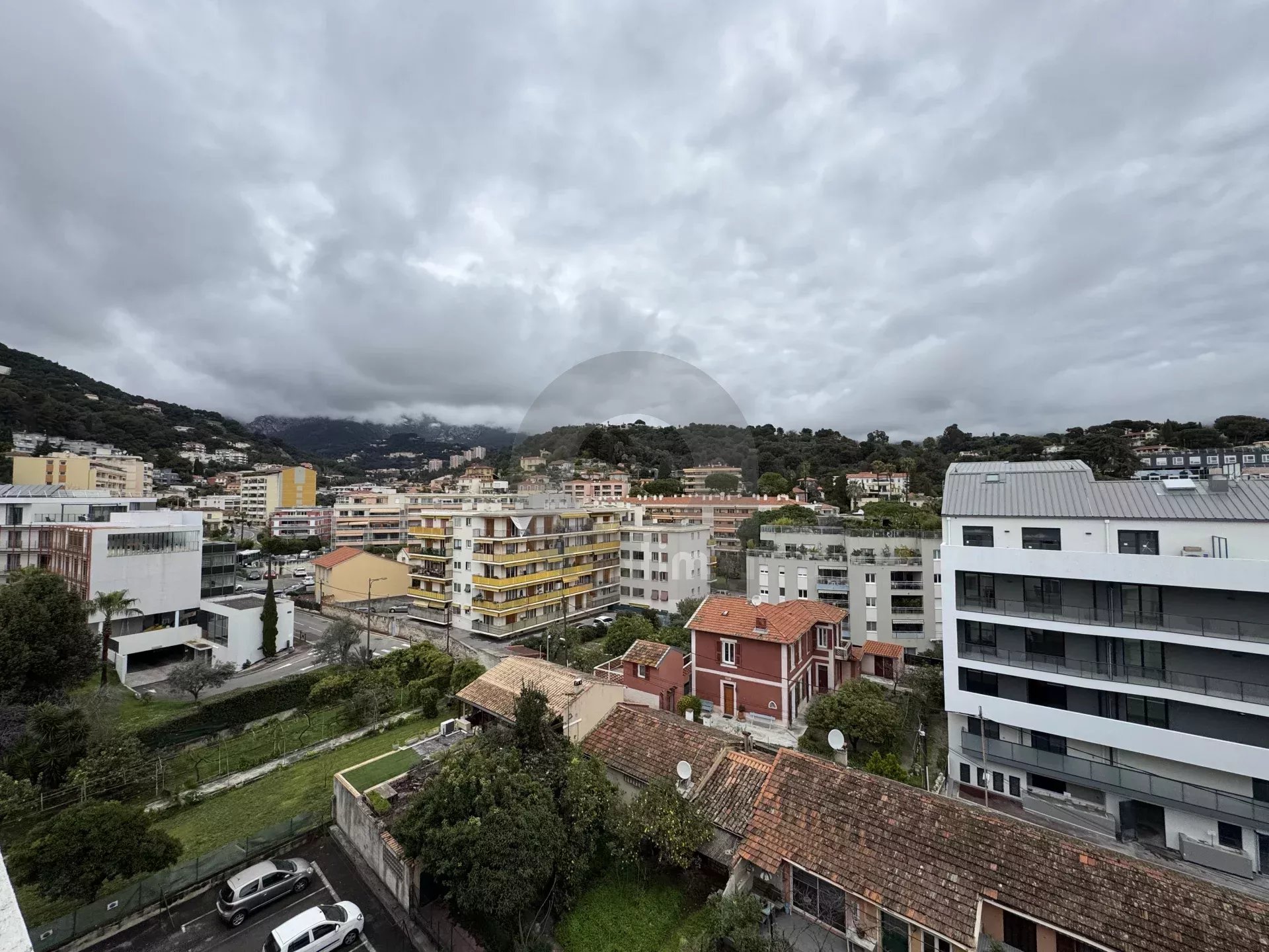ROQUEBRUNE 3 PIÈCES DERNIER ÉTAGE 30M2 DE TERRASSE PARKING
