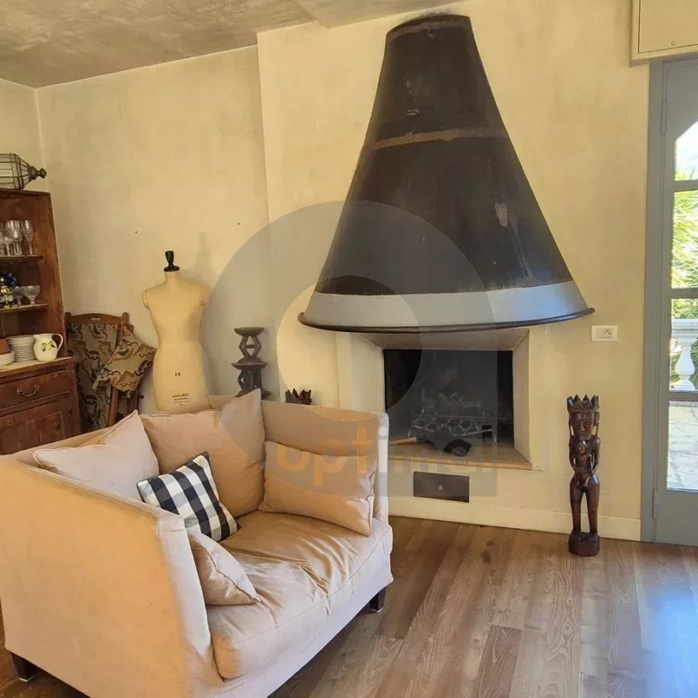 Élégante Villa avec Vue Panoramique – Menton, Quartier Résidentiel