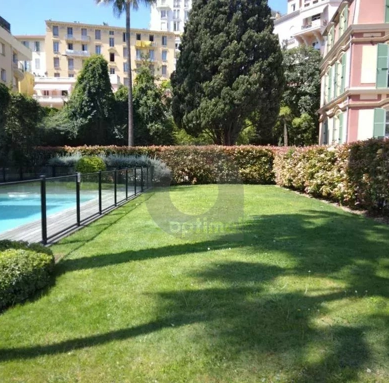 Menton central 3P terrasse parking piscine.